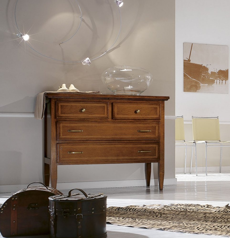 Comò intarsiato su noce